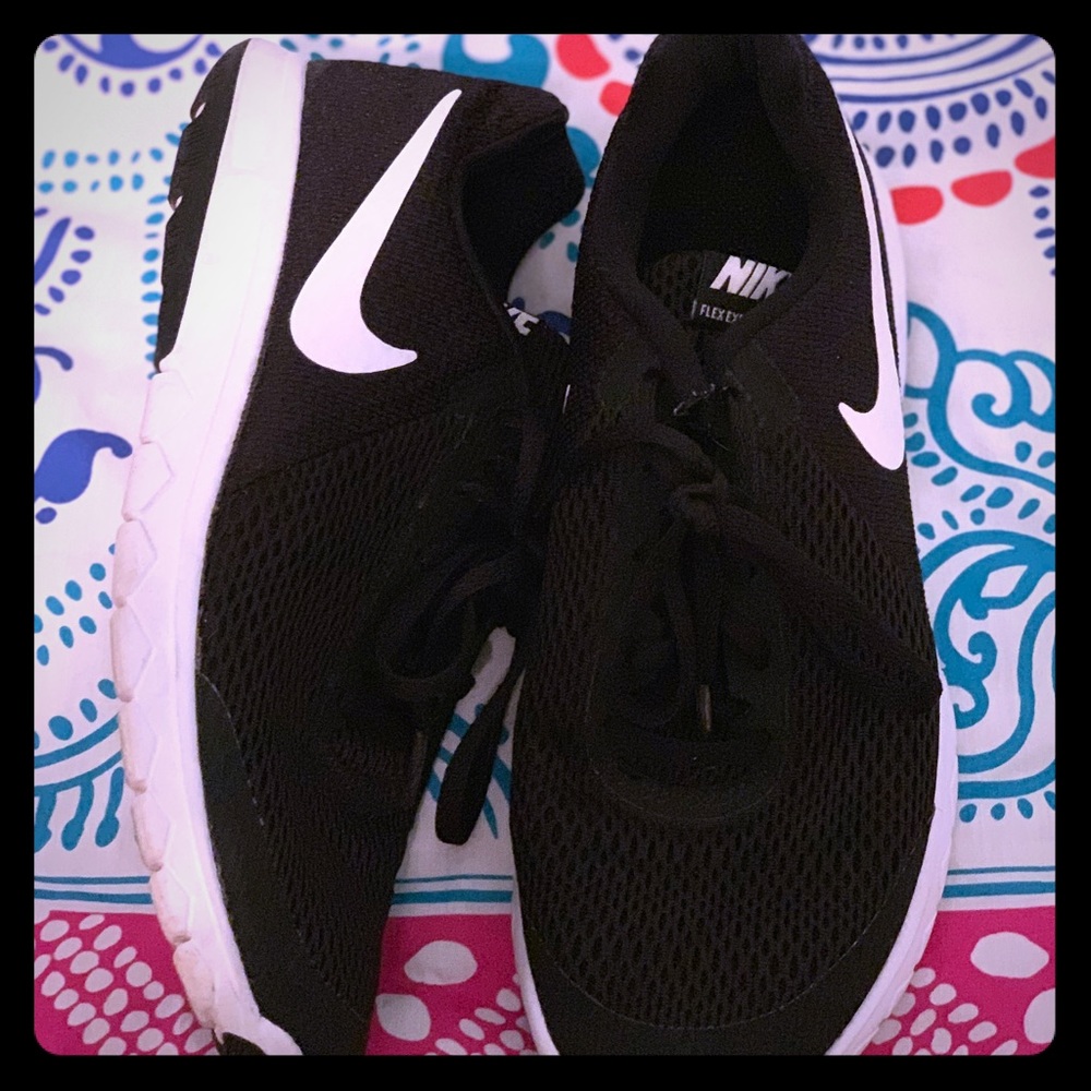 ‼️Black and White Nike Flex Experience